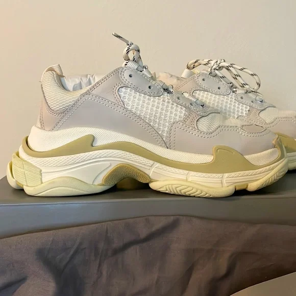 Balenciaga Triple S - Picture 2 of 6